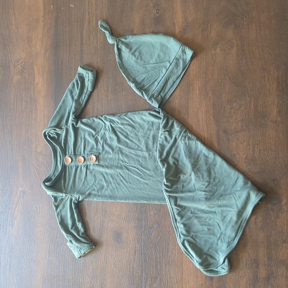 Caden Lane Knotted Gown & Hat Set